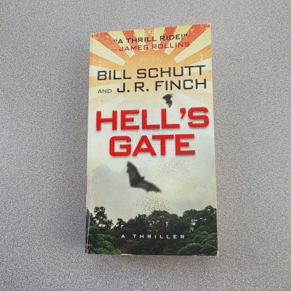 SUSPENSE THRILLER TRIO/3 BOOKS/BEST SELLING AUTHORS - Picture 4 of 5